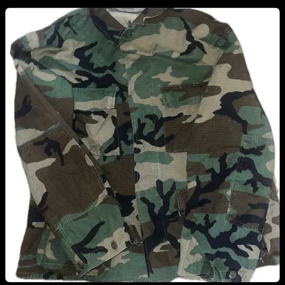 Military Camouflage Long Sleeve Front Pockets / Button Up Shirt Size Large - Picture 2 of 6